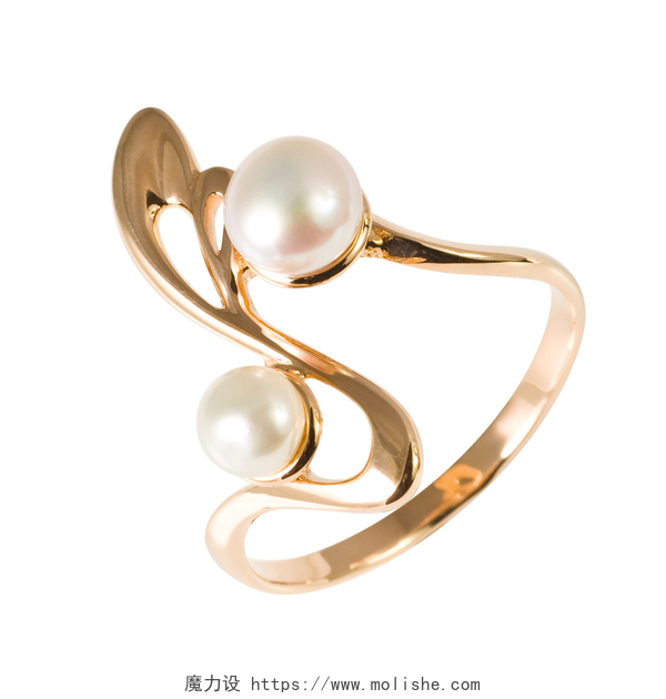 白色背景上的珍珠婚戒金戒指和珍珠的结婚戒指，宏